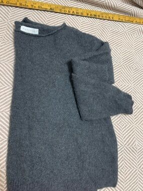 Bianca & Blu Gray Crewneck Sweater Italian wool cashmere classic beauty